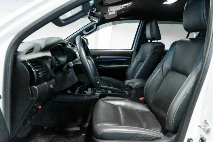 toyota-hilux-2023-big-4