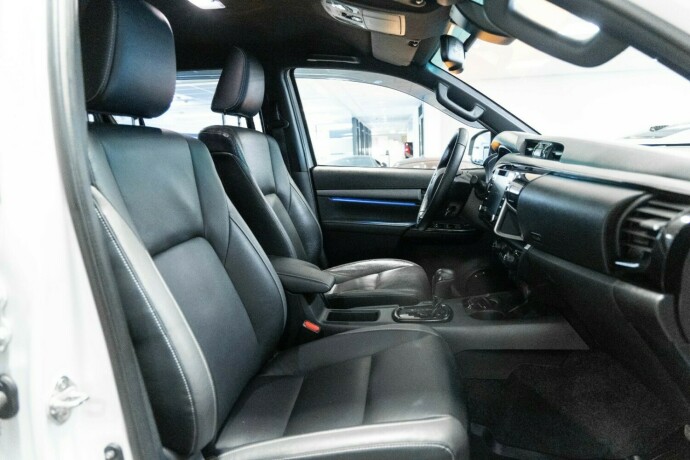 toyota-hilux-2023-big-8