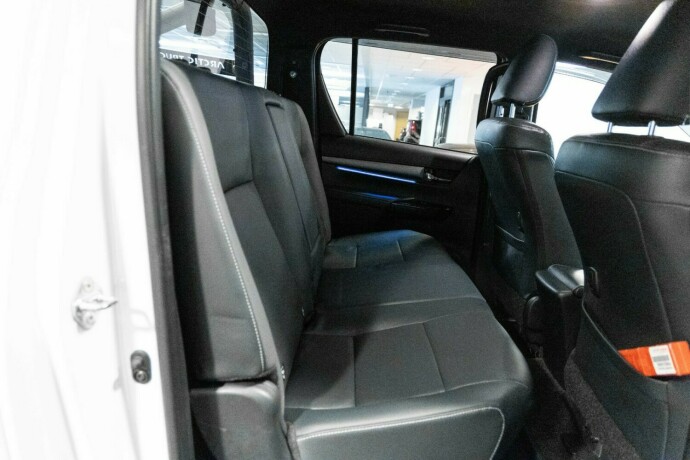 toyota-hilux-2023-big-7