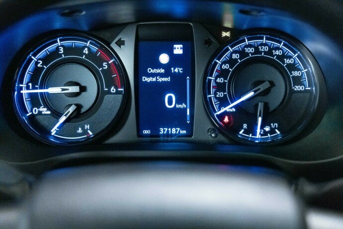 toyota-hilux-2023-big-12