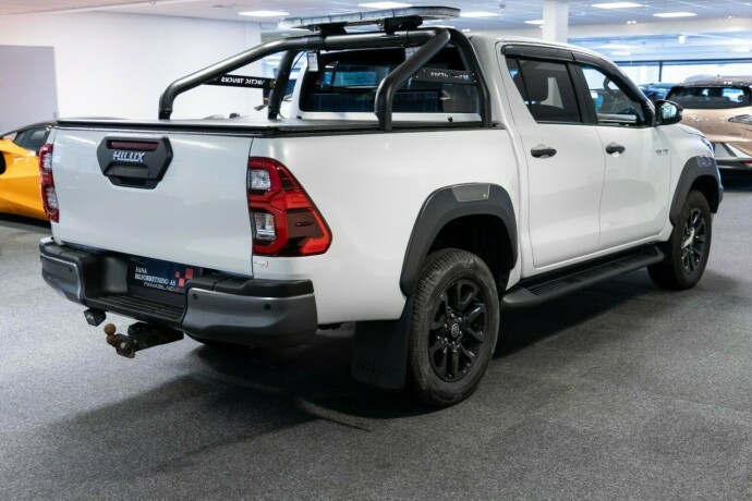 toyota-hilux-2023-big-2