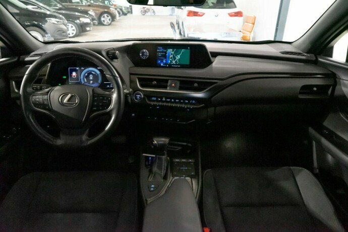 lexus-ux-elektrisitetbensin-2019-big-6