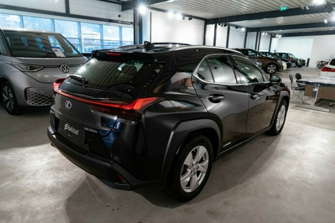 lexus-ux-elektrisitetbensin-2019-big-4