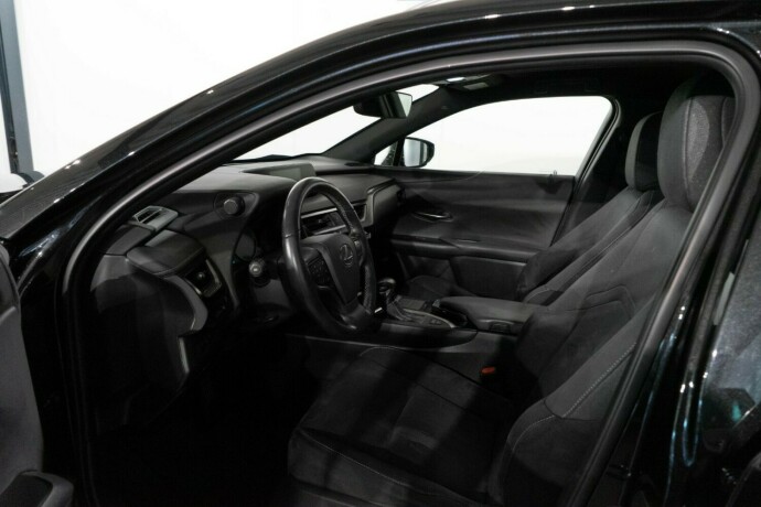 lexus-ux-elektrisitetbensin-2019-big-5