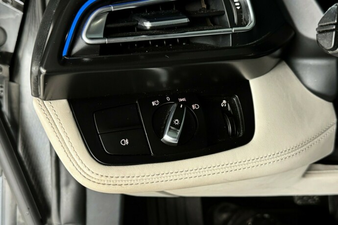 bmw-i8-elektrisitetbensin-2015-big-24