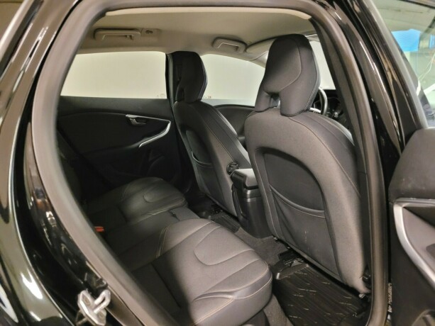 volvo-v40-cross-country-diesel-2015-big-16