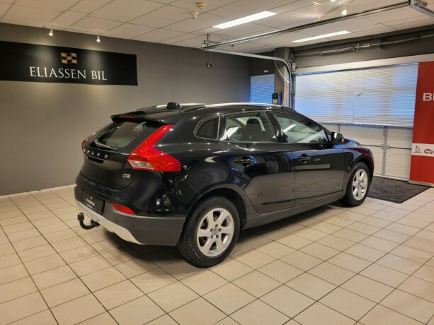 volvo-v40-cross-country-diesel-2015-big-4