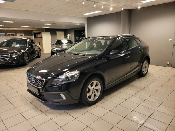 volvo-v40-cross-country-diesel-2015-big-7