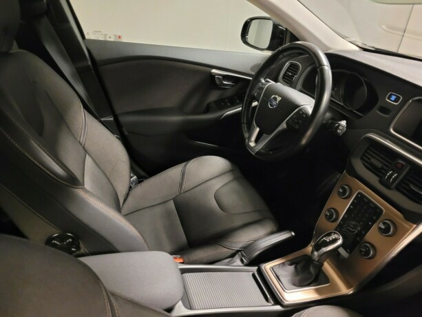 volvo-v40-cross-country-diesel-2015-big-14