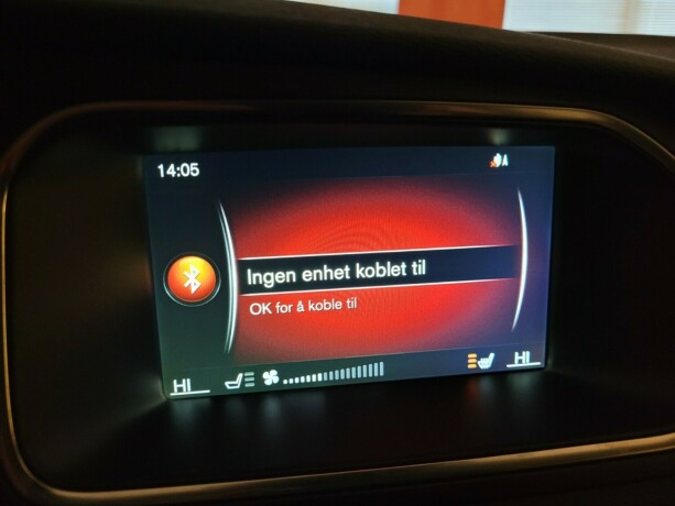 volvo-v40-cross-country-diesel-2015-big-24