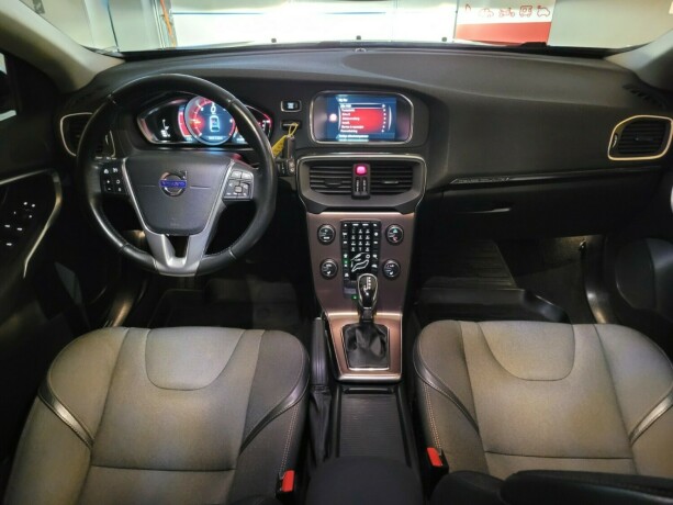 volvo-v40-cross-country-diesel-2015-big-29