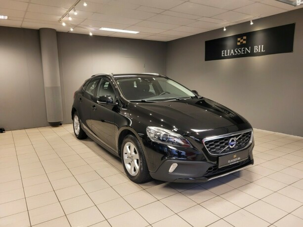 volvo-v40-cross-country-diesel-2015-big-10