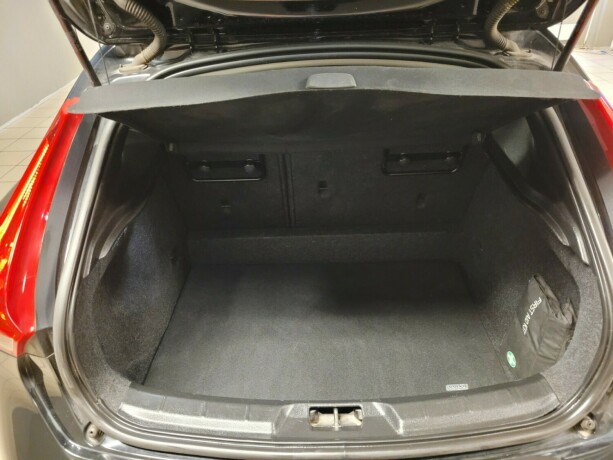 volvo-v40-cross-country-diesel-2015-big-18