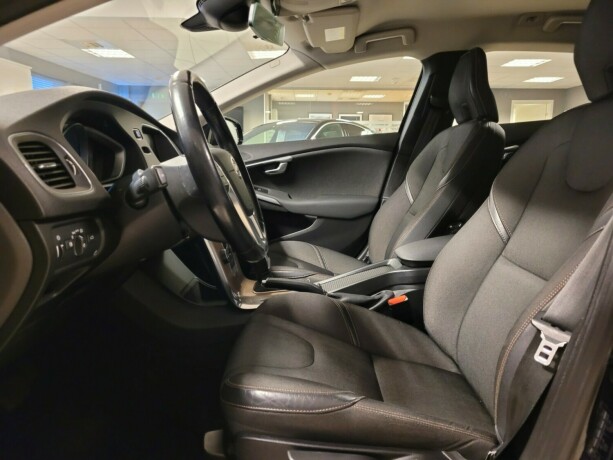 volvo-v40-cross-country-diesel-2015-big-19