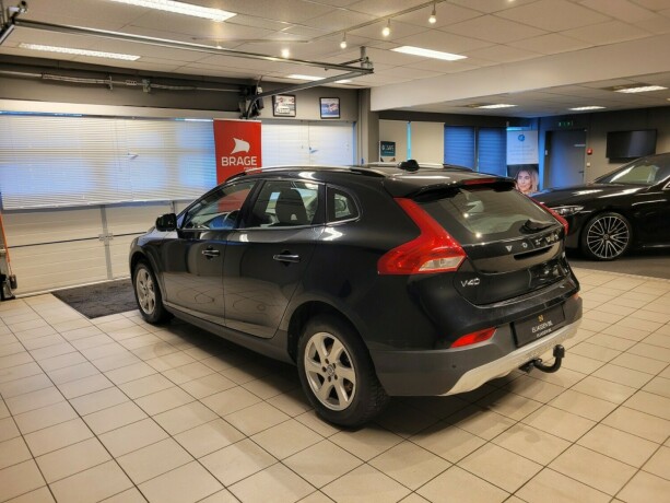 volvo-v40-cross-country-diesel-2015-big-6