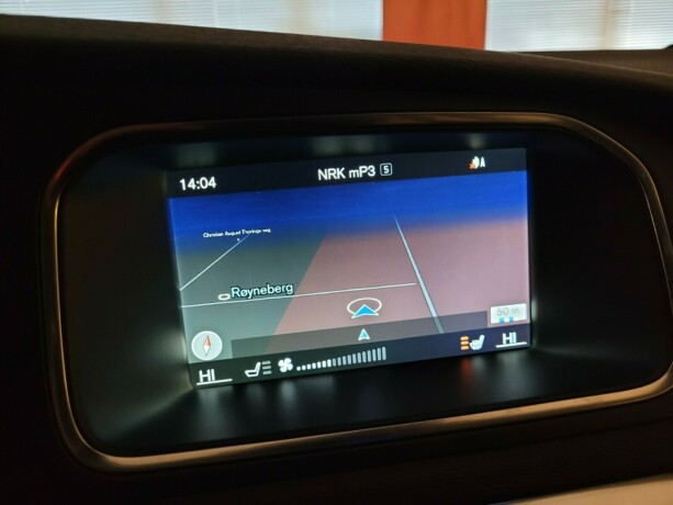 volvo-v40-cross-country-diesel-2015-big-22