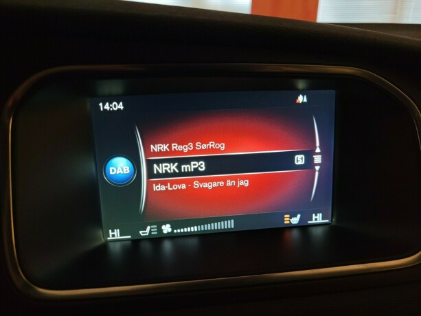 volvo-v40-cross-country-diesel-2015-big-23