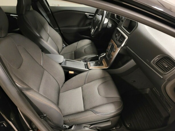 volvo-v40-cross-country-diesel-2015-big-15