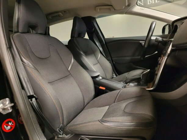 volvo-v40-cross-country-diesel-2015-big-12