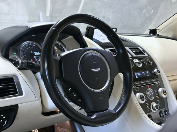 aston-martin-rapide-bensin-2010-big-19