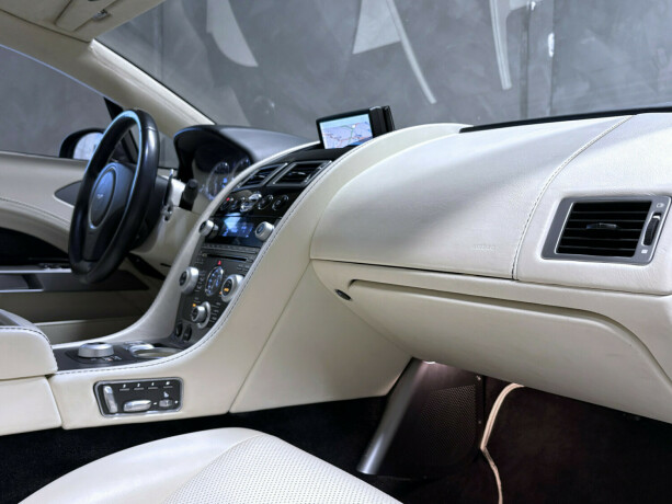 aston-martin-rapide-bensin-2010-big-13