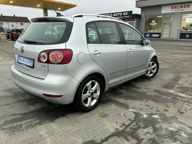 volkswagen-golf-plus-bensin-2010-big-3