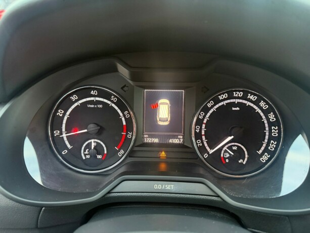 skoda-octavia-rs-bensin-2017-big-19