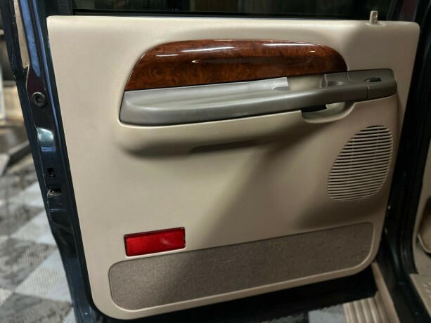 ford-excursion-diesel-2001-big-43