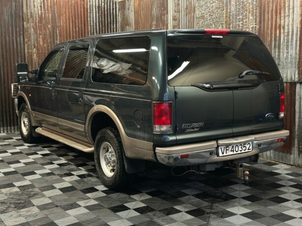 ford-excursion-diesel-2001-big-9