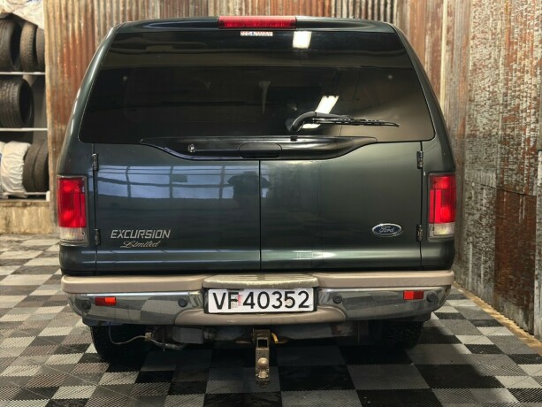ford-excursion-diesel-2001-big-16