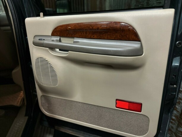 ford-excursion-diesel-2001-big-39