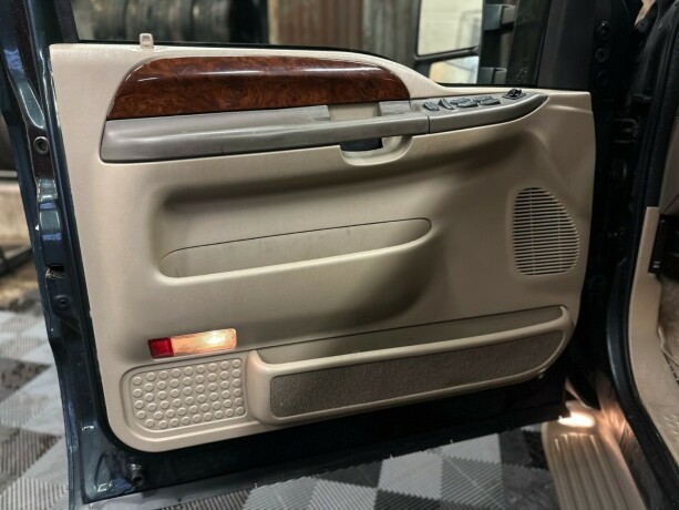 ford-excursion-diesel-2001-big-21