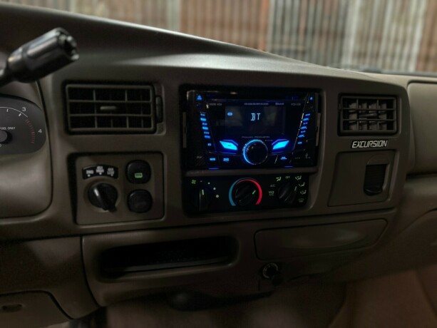 ford-excursion-diesel-2001-big-28