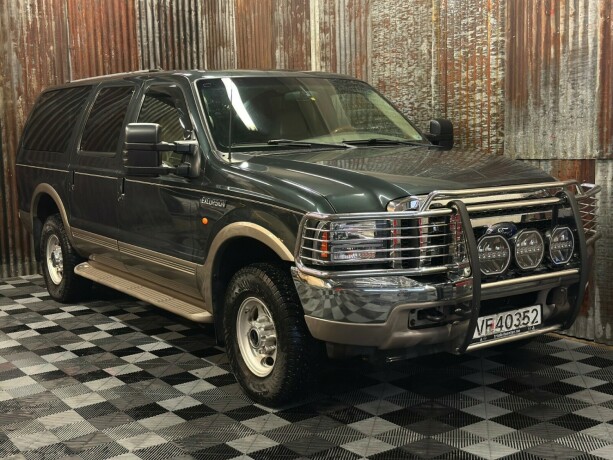 ford-excursion-diesel-2001-big-0