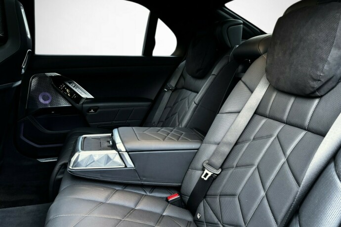 bmw-i7-elektrisitet-2023-big-46