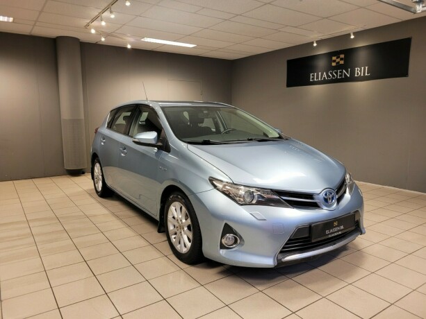 toyota-auris-elektrisitetbensin-2014-big-9
