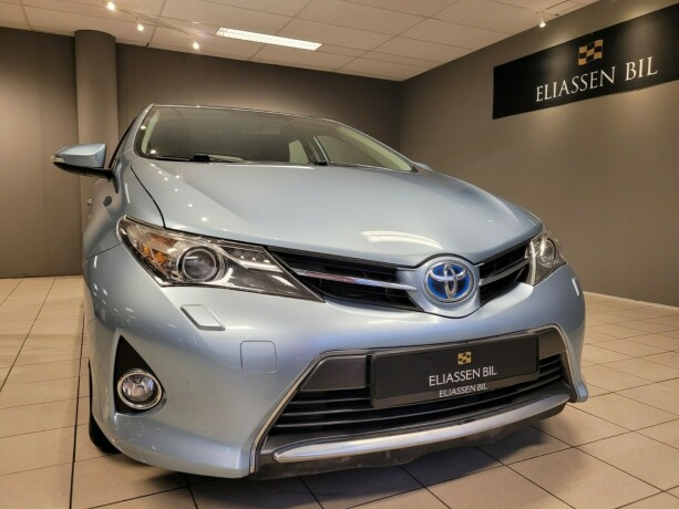 toyota-auris-elektrisitetbensin-2014-big-8