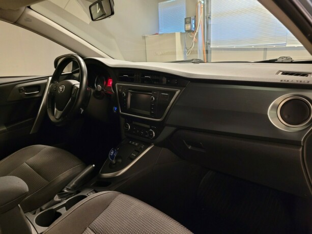 toyota-auris-elektrisitetbensin-2014-big-11