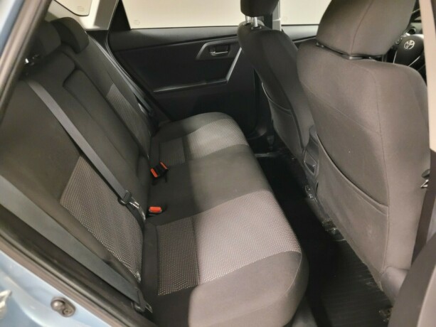 toyota-auris-elektrisitetbensin-2014-big-13