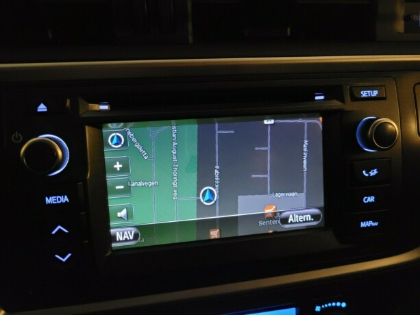 toyota-auris-elektrisitetbensin-2014-big-23