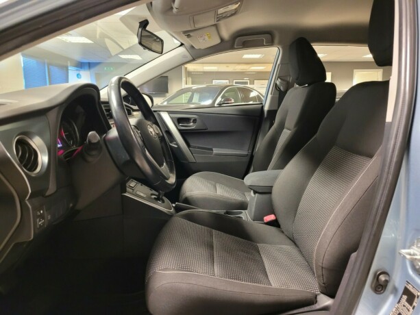 toyota-auris-elektrisitetbensin-2014-big-15