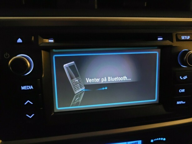 toyota-auris-elektrisitetbensin-2014-big-20