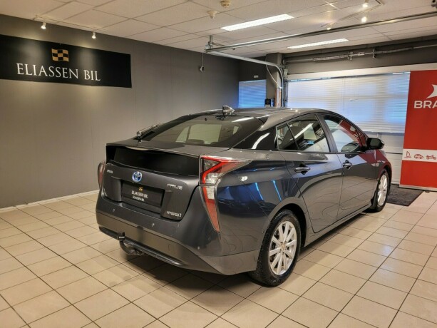 toyota-prius-elektrisitetbensin-2016-big-6