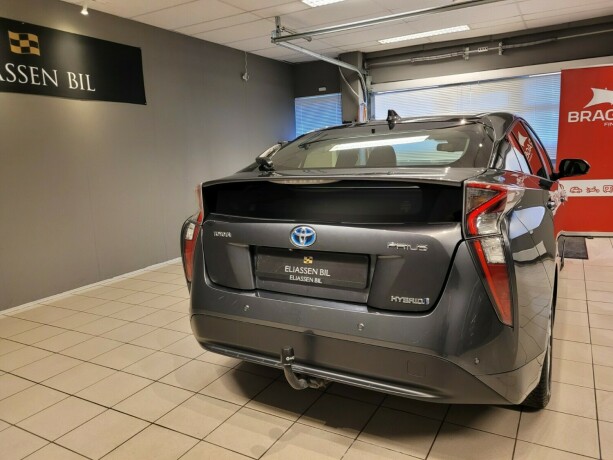 toyota-prius-elektrisitetbensin-2016-big-7