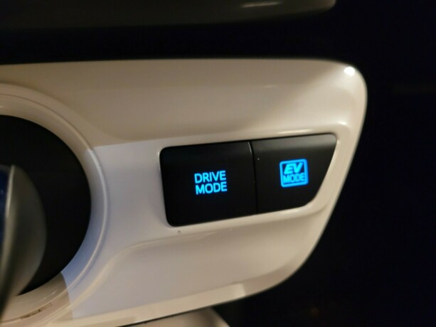 toyota-prius-elektrisitetbensin-2016-big-24