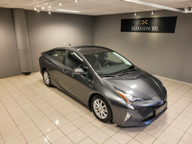 toyota-prius-elektrisitetbensin-2016-big-2