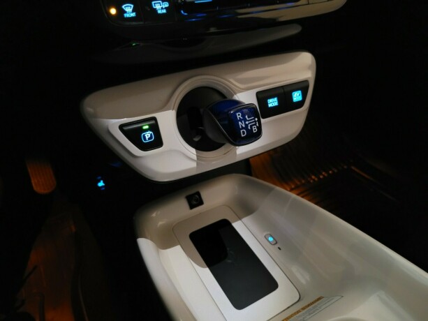 toyota-prius-elektrisitetbensin-2016-big-23