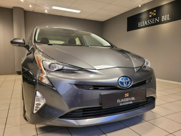toyota-prius-elektrisitetbensin-2016-big-10