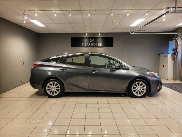 toyota-prius-elektrisitetbensin-2016-big-4