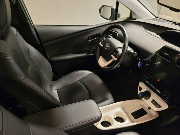 toyota-prius-elektrisitetbensin-2016-big-15